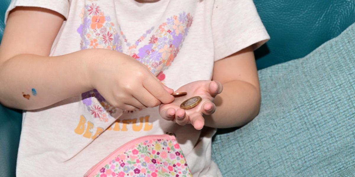 Banner image for 'Targeted support helps reduce child poverty across Falkirk'