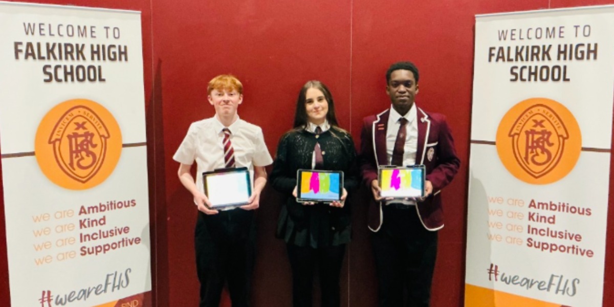 📷  Falkirk High pupils with their iPads, celebrating their new Apple Distinguished School status.