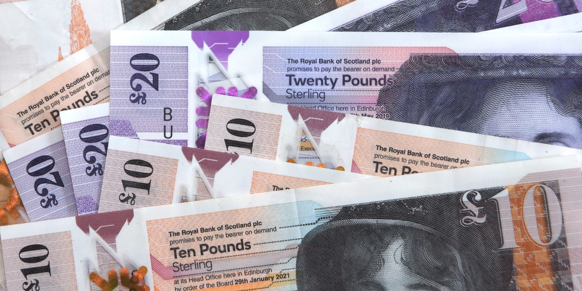 📷 The fake notes will be of a poor quality and have signs of inauthenticity. 