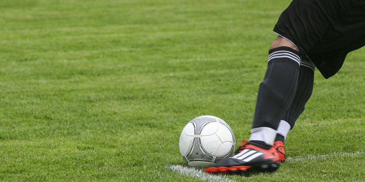 📷 Two local football teams will take on three pavilions.