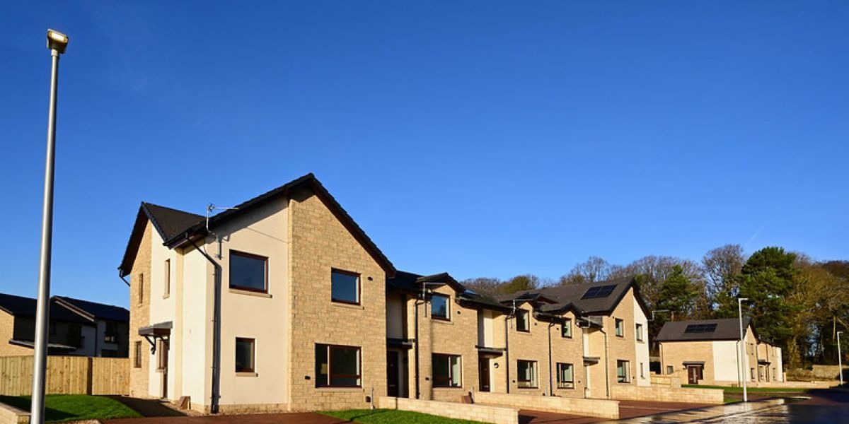 📷 New homes at Woodend Farm, Hallglen.