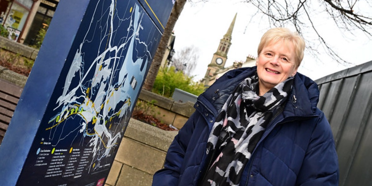 📷 Cllr Cecil Meiklejohn pictured in Falkirk Town Centre.  