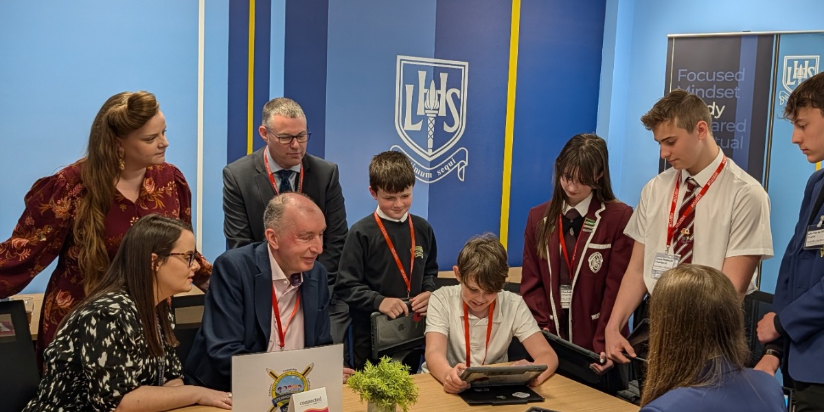 📷Kenneth and the Digital Learning team with pupils from Larbert High, Falkirk High and Stenhousemuir Primary school 