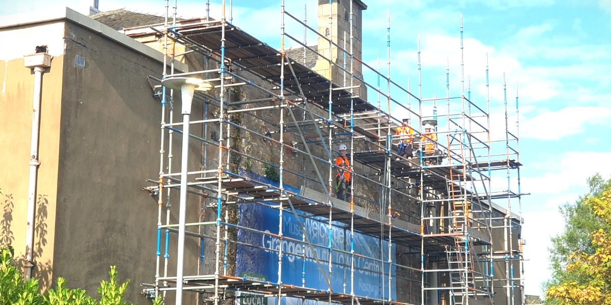 📷 Work now starting at Grangemouth Town Hall.