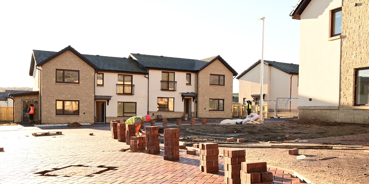 📷 A report being considered by Falkirk Council’s Executive on 8 October shows the number of children living in temporary accommodation fell from 198 to 100 during 2025/26. 